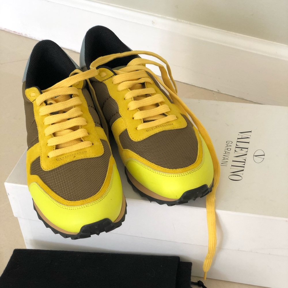 Like new VALENTINO GARAVANI ROCKSTUD sneakers